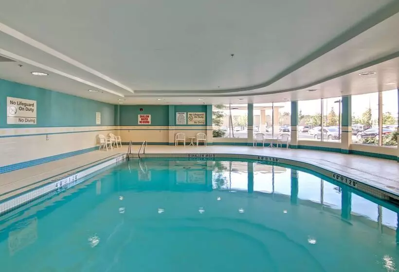 هتل Hampton Inn By Hilton Toronto Airport Corporate Centre