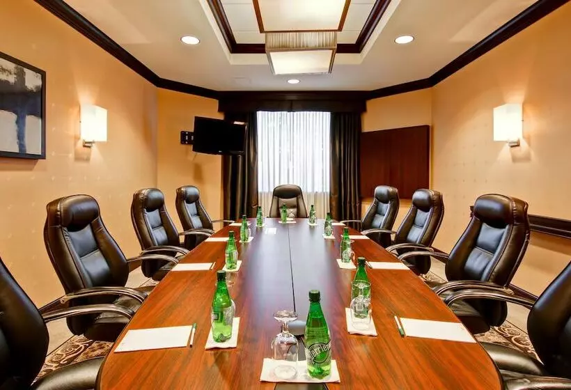 هتل Hampton Inn By Hilton Toronto Airport Corporate Centre