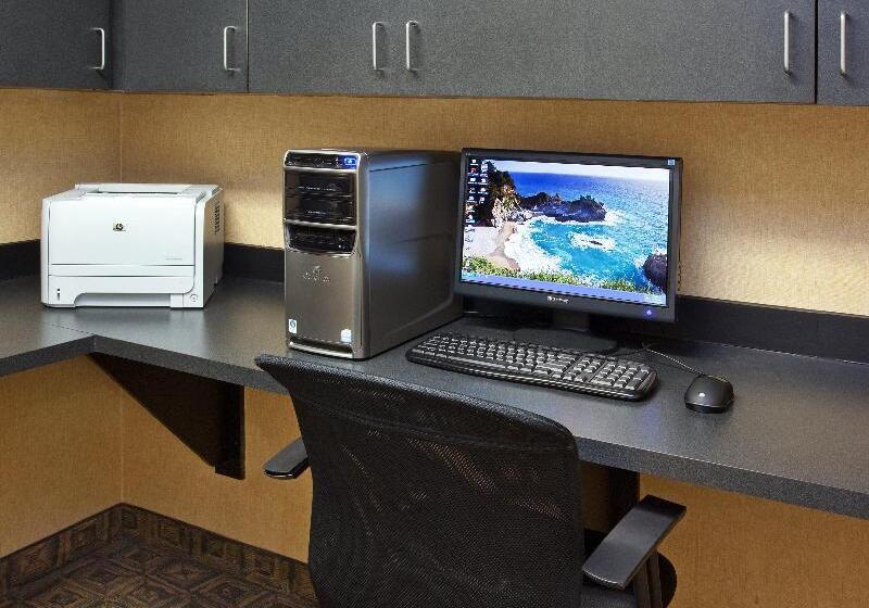 هتل Holiday Inn Express Fresno River Park Highway 41, An Ihg