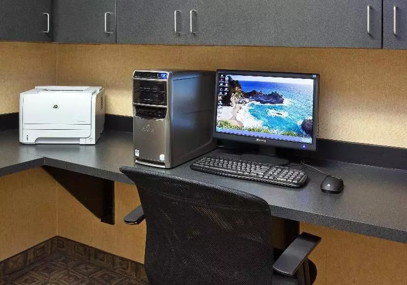 Отель Holiday Inn Express Fresno River Park Highway 41, An Ihg