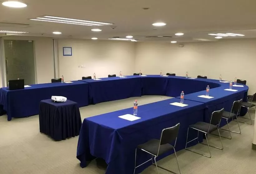 ホテル Holiday Inn Express Guadalajara Expo, An Ihg