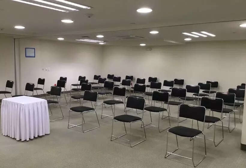 ホテル Holiday Inn Express Guadalajara Expo, An Ihg