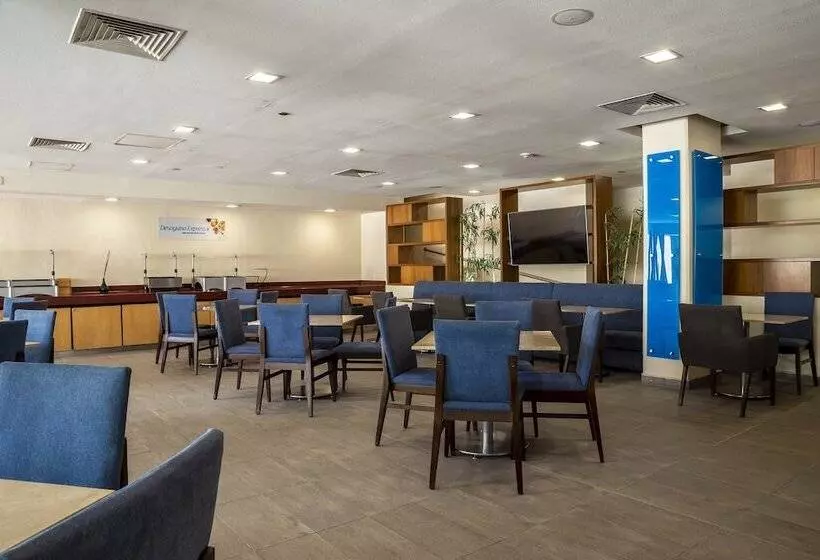 ホテル Holiday Inn Express Guadalajara Expo, An Ihg