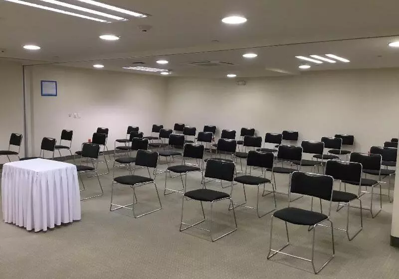 ホテル Holiday Inn Express Guadalajara Expo, An Ihg