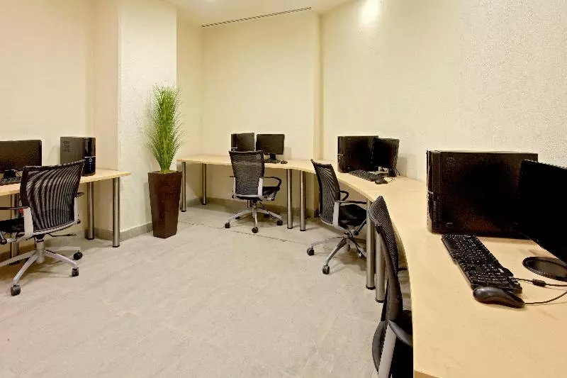 ホテル Holiday Inn Express Guadalajara Expo, An Ihg