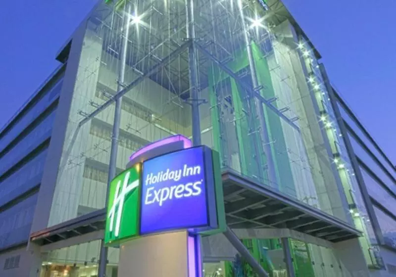 ホテル Holiday Inn Express Guadalajara Expo, An Ihg