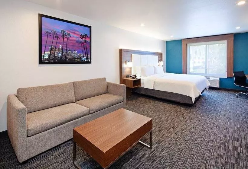 هتل Holiday Inn Express Hollywood Walk Of Fame, An Ihg