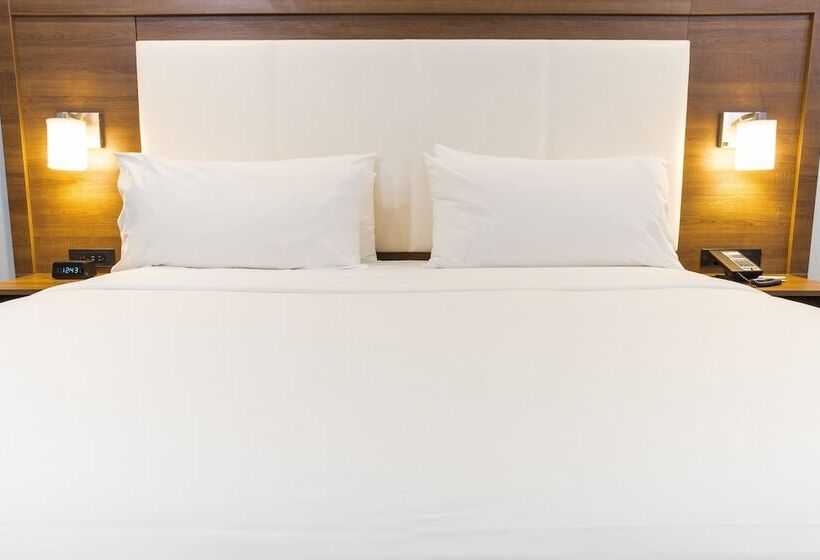 فندق Holiday Inn Express Hollywood Walk Of Fame, An Ihg