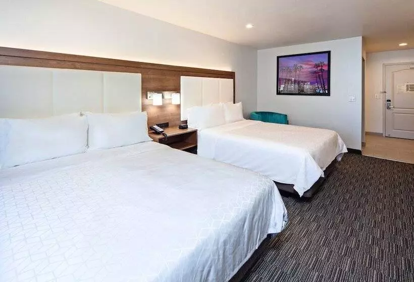 هتل Holiday Inn Express Hollywood Walk Of Fame, An Ihg