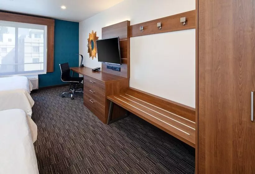 هتل Holiday Inn Express Hollywood Walk Of Fame, An Ihg