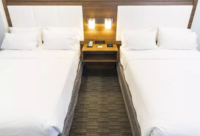 هتل Holiday Inn Express Hollywood Walk Of Fame, An Ihg