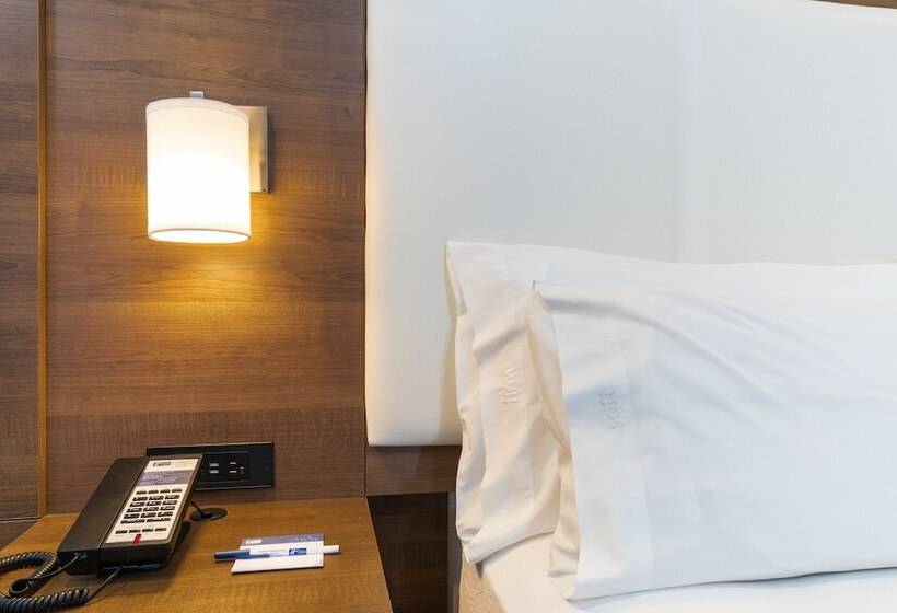 فندق Holiday Inn Express Hollywood Walk Of Fame, An Ihg