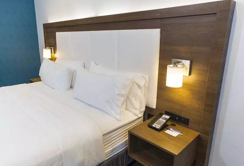 هتل Holiday Inn Express Hollywood Walk Of Fame, An Ihg