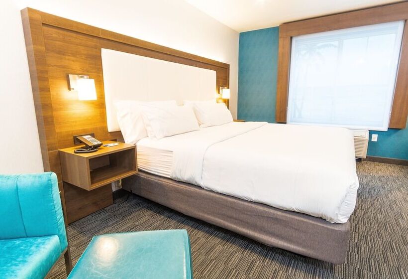 فندق Holiday Inn Express Hollywood Walk Of Fame, An Ihg