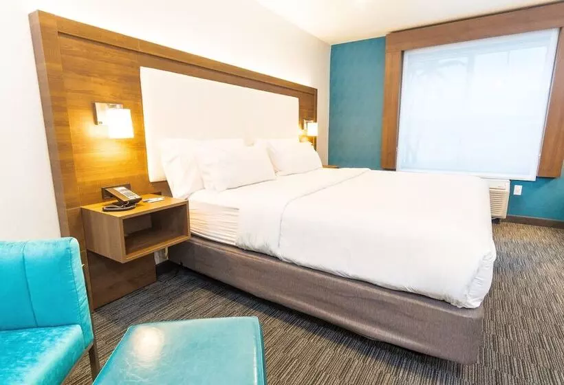 هتل Holiday Inn Express Hollywood Walk Of Fame, An Ihg