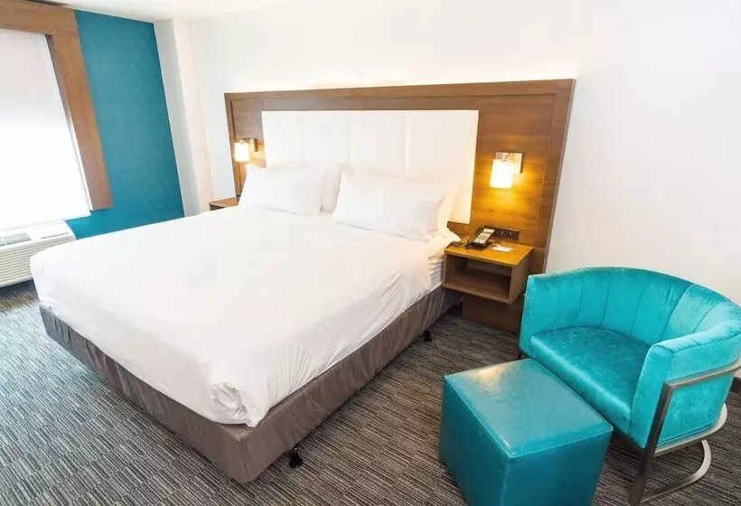 هتل Holiday Inn Express Hollywood Walk Of Fame, An Ihg