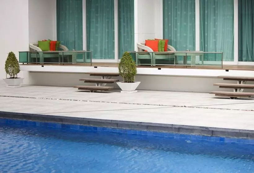 Hotel Kc Beach Club & Pool Villas