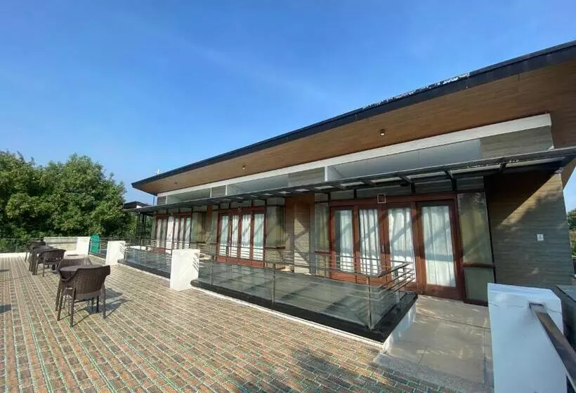 Floating Sanctuary Resort By Cocotel