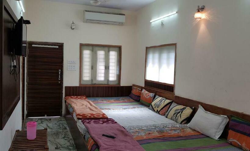 Отель Budget Stay Between The Hills