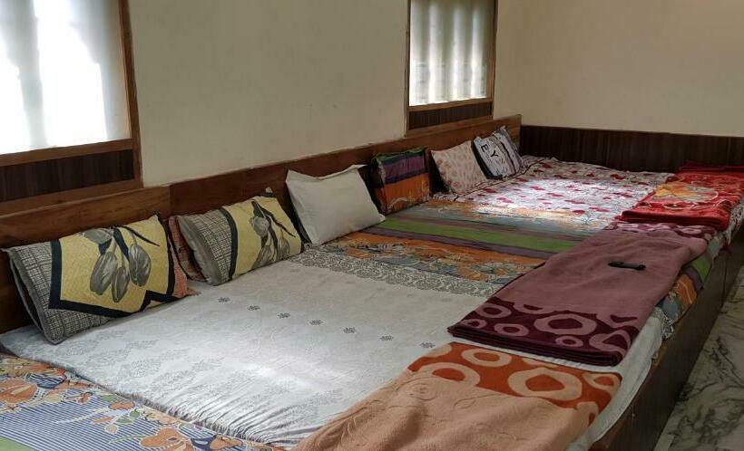 Отель Budget Stay Between The Hills