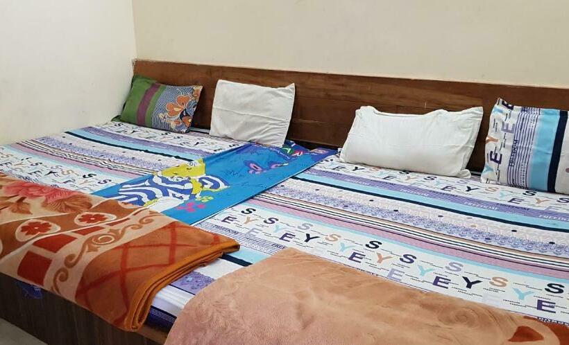 Отель Budget Stay Between The Hills