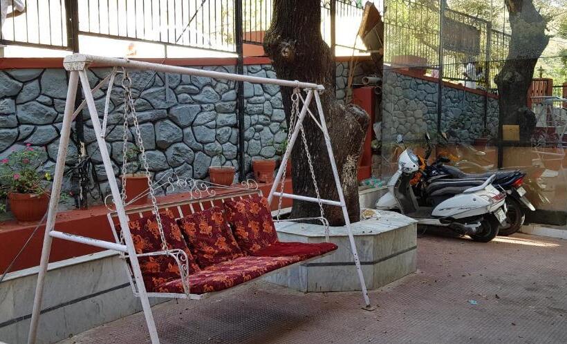 Отель Budget Stay Between The Hills