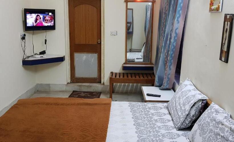 Отель Budget Stay Between The Hills