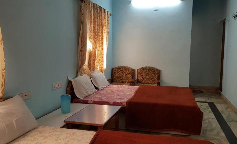 Отель Budget Stay Between The Hills