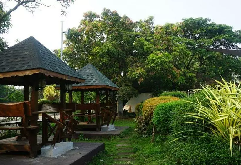 Floating Sanctuary Resort By Cocotel