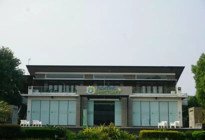 Floating Sanctuary Resort By Cocotel