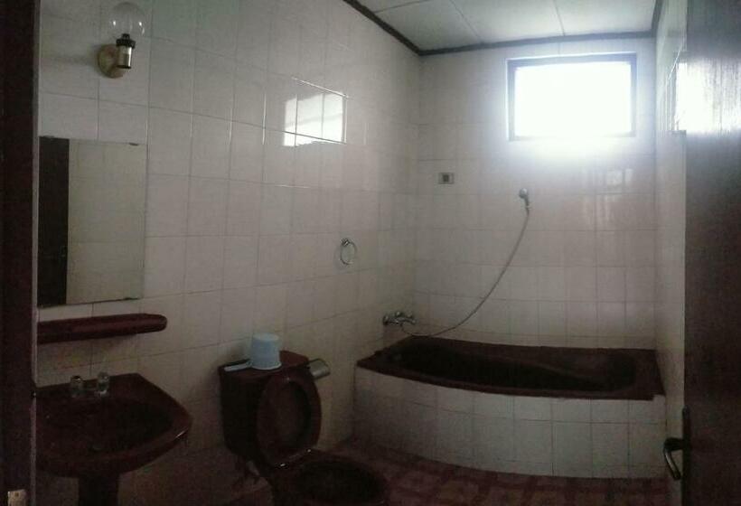 Отель Lembah Nyiur Cikopo Redpartner