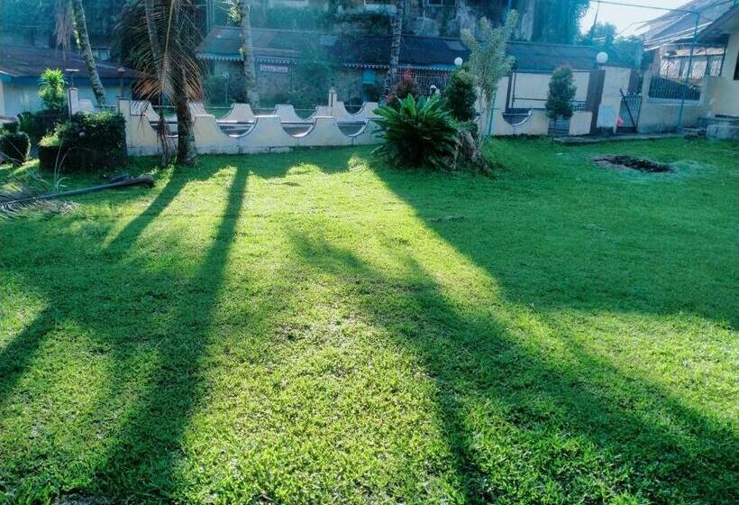 فندق Lembah Nyiur Cikopo Redpartner