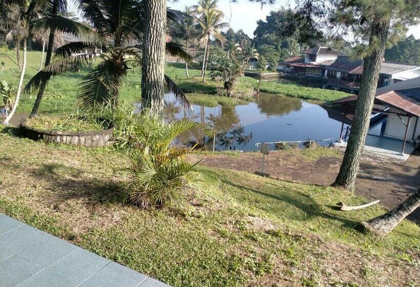 Отель Lembah Nyiur Cikopo Redpartner