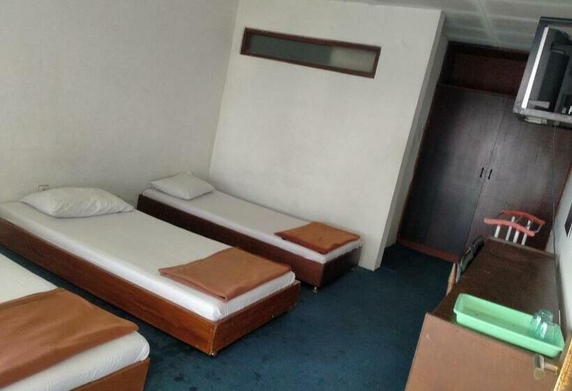 فندق Lembah Nyiur Cikopo Redpartner