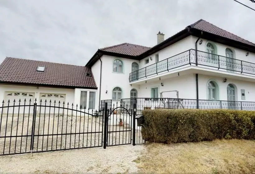 Majatalo White House Zalakaros