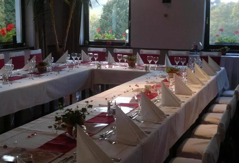 Aamiaismajoitus (B&B) Apát Panzió és étterem