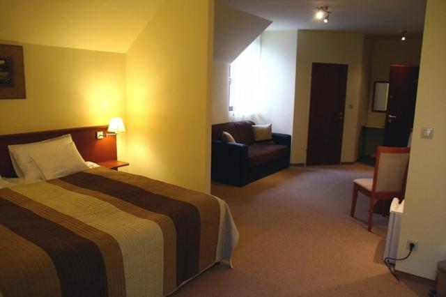 ベッドアンドブレックファースト Apát Panzió és étterem