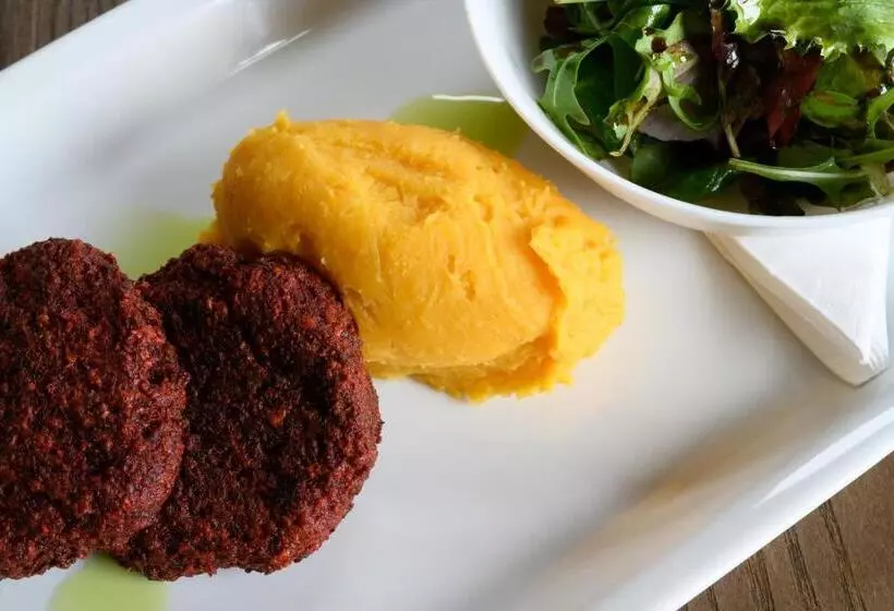 Aamiaismajoitus (B&B) Apát Panzió és étterem