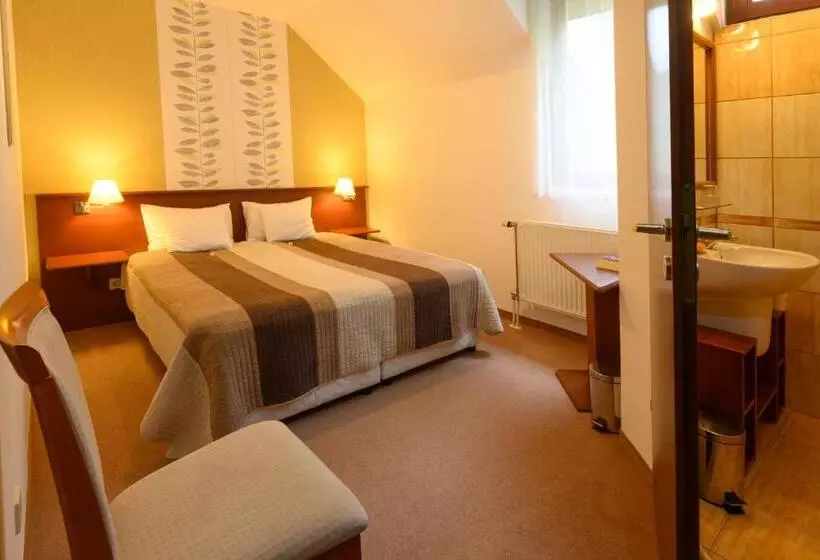 Aamiaismajoitus (B&B) Apát Panzió és étterem