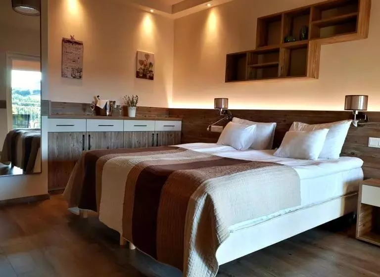 Aamiaismajoitus (B&B) Apát Panzió és étterem