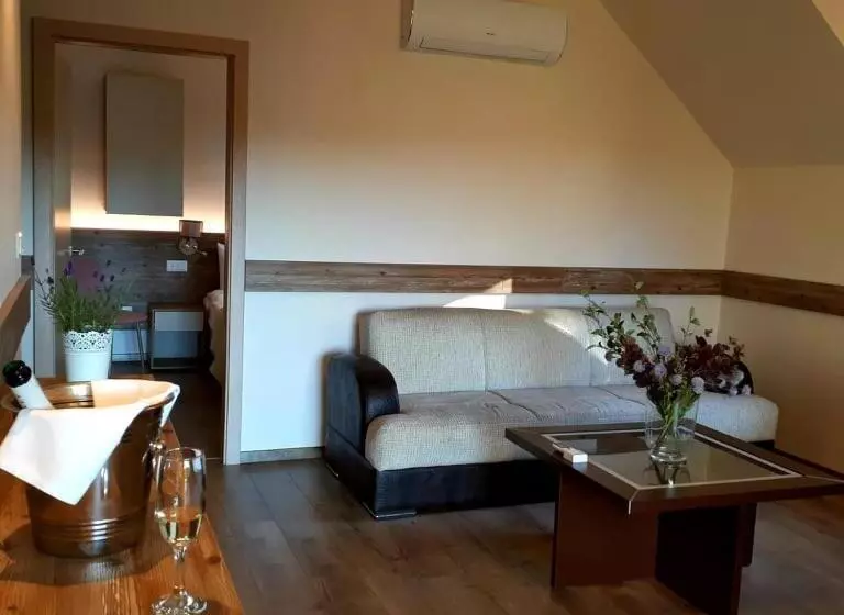 Aamiaismajoitus (B&B) Apát Panzió és étterem