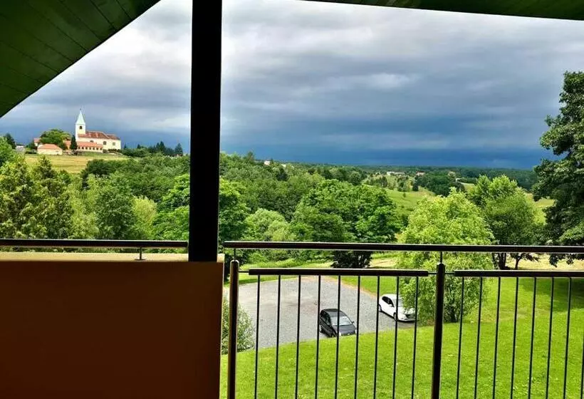 Aamiaismajoitus (B&B) Apát Panzió és étterem