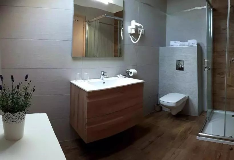 Aamiaismajoitus (B&B) Apát Panzió és étterem