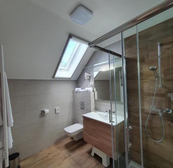 ベッドアンドブレックファースト Apát Panzió és étterem