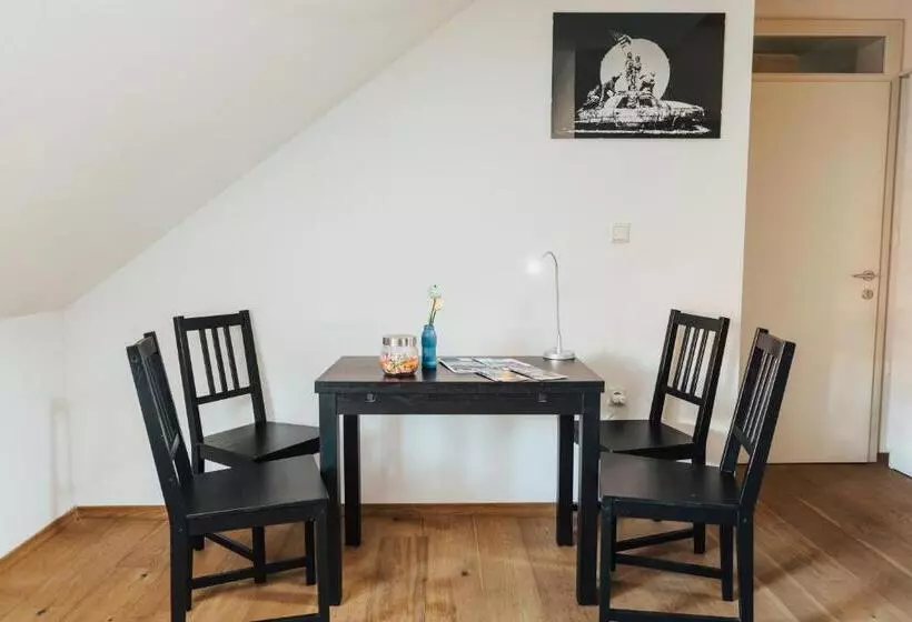 تختخواب و صبحانه Layer Residences