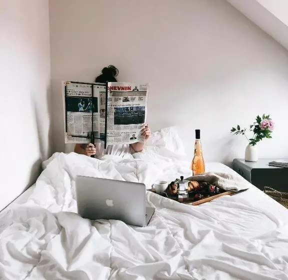 تختخواب و صبحانه Layer Residences