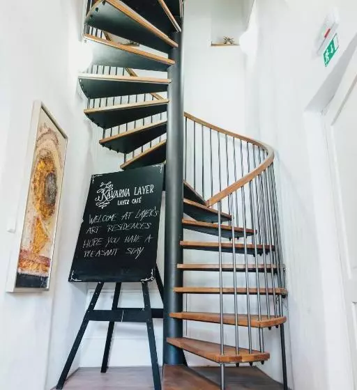 تختخواب و صبحانه Layer Residences