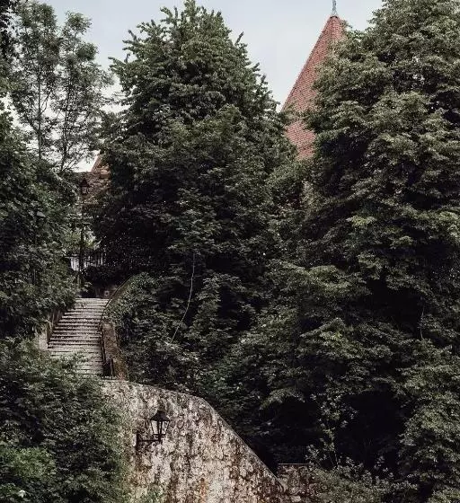 تختخواب و صبحانه Layer Residences