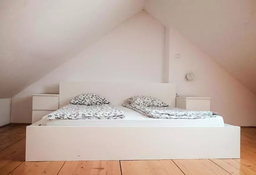 تختخواب و صبحانه Layer Residences