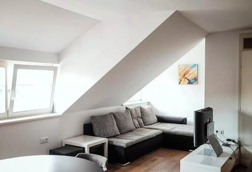 تختخواب و صبحانه Layer Residences